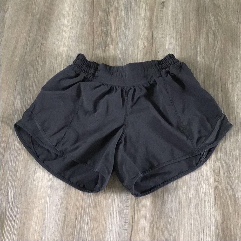 Lululemon LR 4” Hotty Hots Black size 2